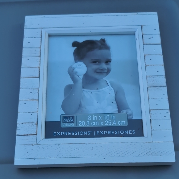 Studio Decor Rustic White Frame - Picture 1 of 2